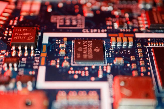 Modernste Computerchips sind das wichtigste Gut des 21. Jahrhunderts. Intel sollte ihre Entwicklung weiter vorantreiben.