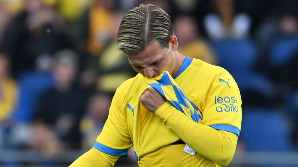 Lino Tempelmann hadert: Der Mittelfeldspieler von Eintracht Braunschweig musste im Testspiel frühzeitig vom Platz. Lino Tempelmann hadert: Der Mittelfeldspieler von Eintracht Braunschweig musste im Testspiel frühzeitig vom Platz.