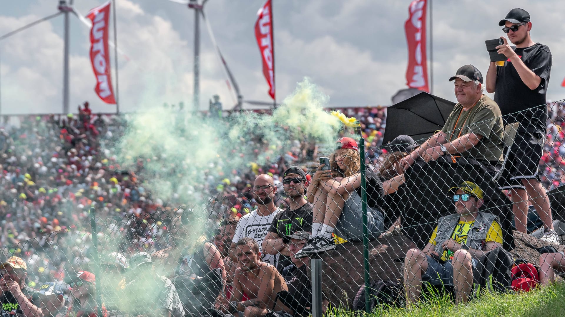 MotoGP am Sachsenring: Die meisten Fans sind wegen der fahrerischen Leistungen der Piloten gekommen (Archivbild). MotoGP am Sachsenring: Die meisten Fans sind wegen der fahrerischen Leistungen der Piloten gekommen (Archivbild).