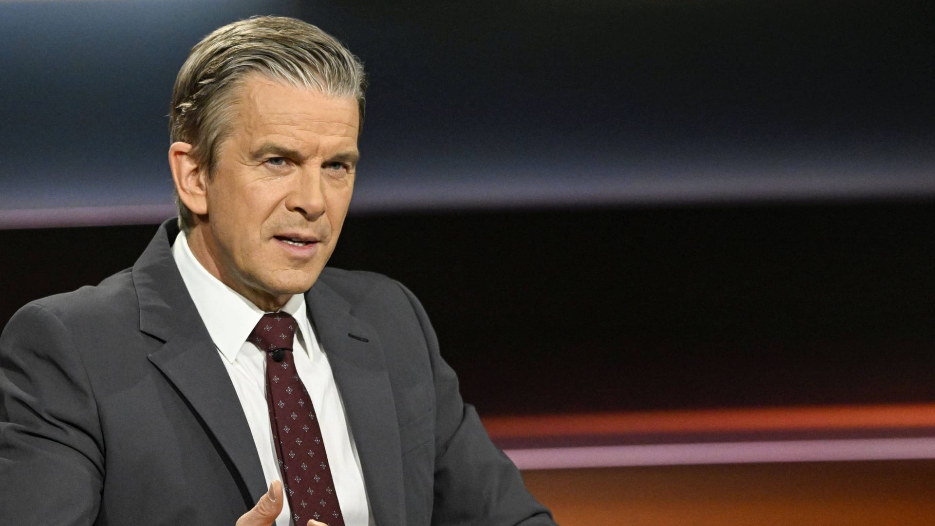 Markus Lanz: Er moderiert seit 2009 regelmäßig seine gleichnamige Talkshow im ZDF. Markus Lanz: Er moderiert seit 2009 regelmäßig seine gleichnamige Talkshow im ZDF.