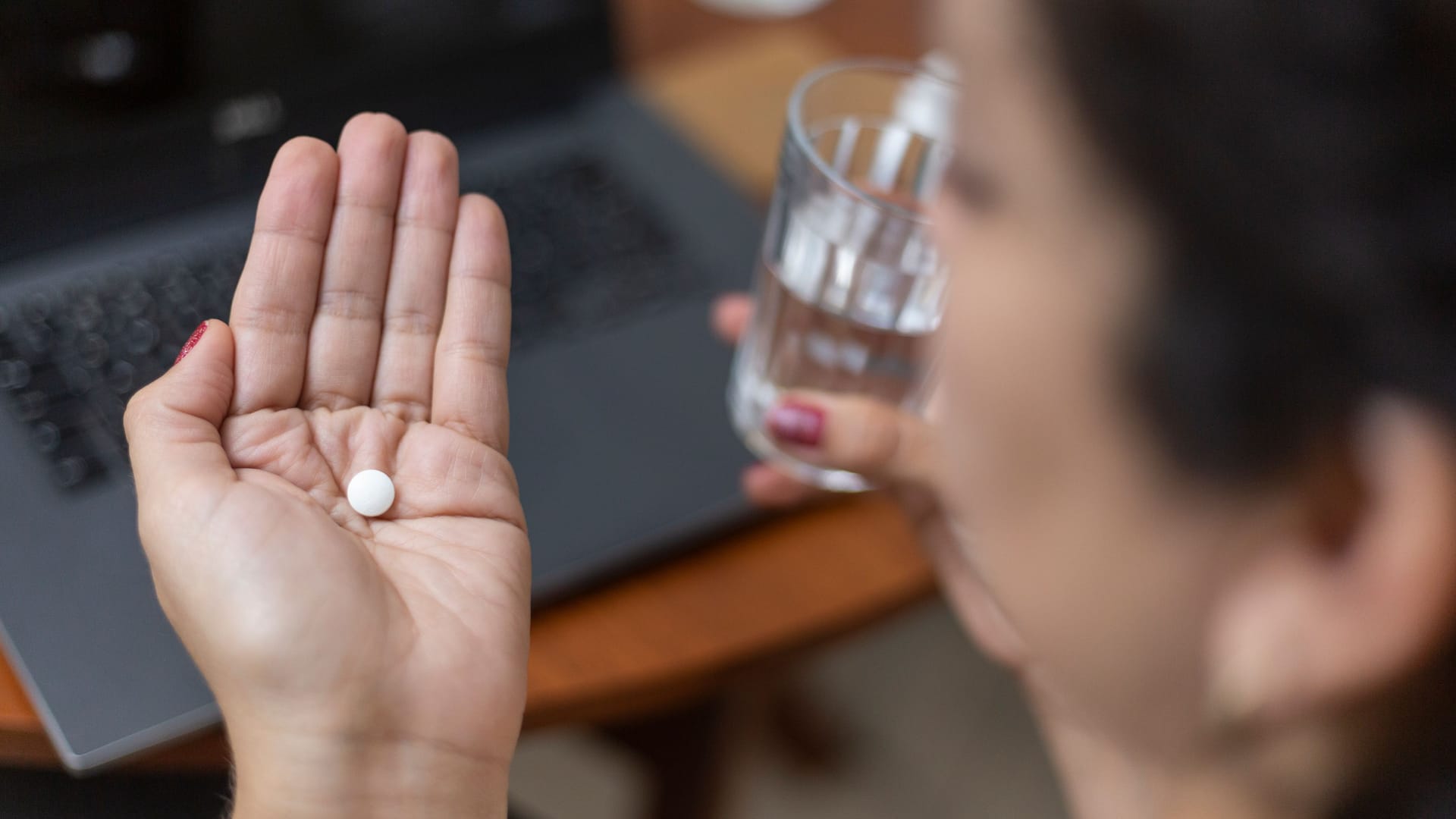 Metformin: Die Tablette muss mehrmals täglich während oder nach den Mahlzeiten eingenommen werden. Metformin: Die Tablette muss mehrmals täglich während oder nach den Mahlzeiten eingenommen werden.