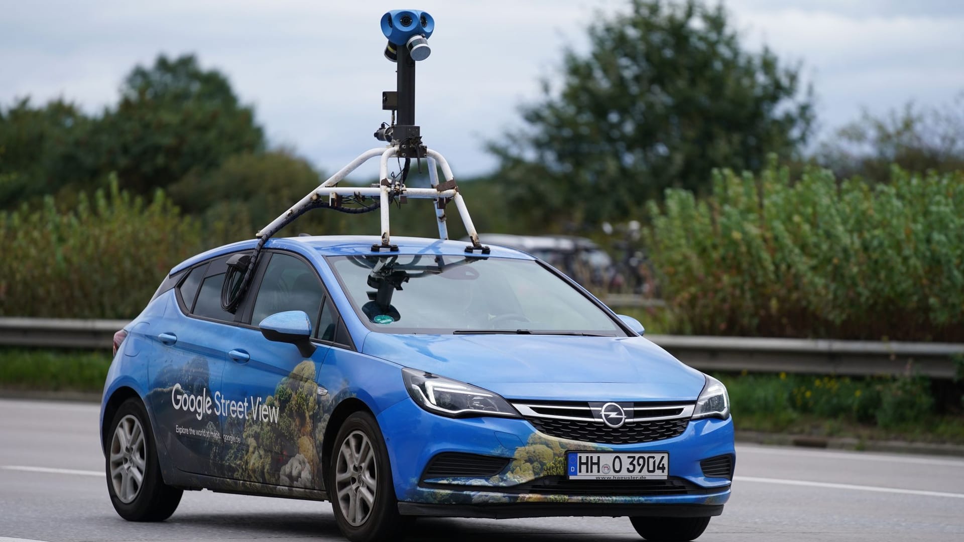 Ein Fahrzeug von Google Street View: Die Fahrzeuge nehmen 360°-Bilder auf.