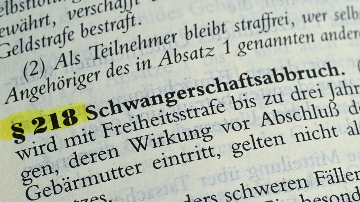 Seit vielen Jahren ein Stein des Anstoßes: Paragraph 218 StGB