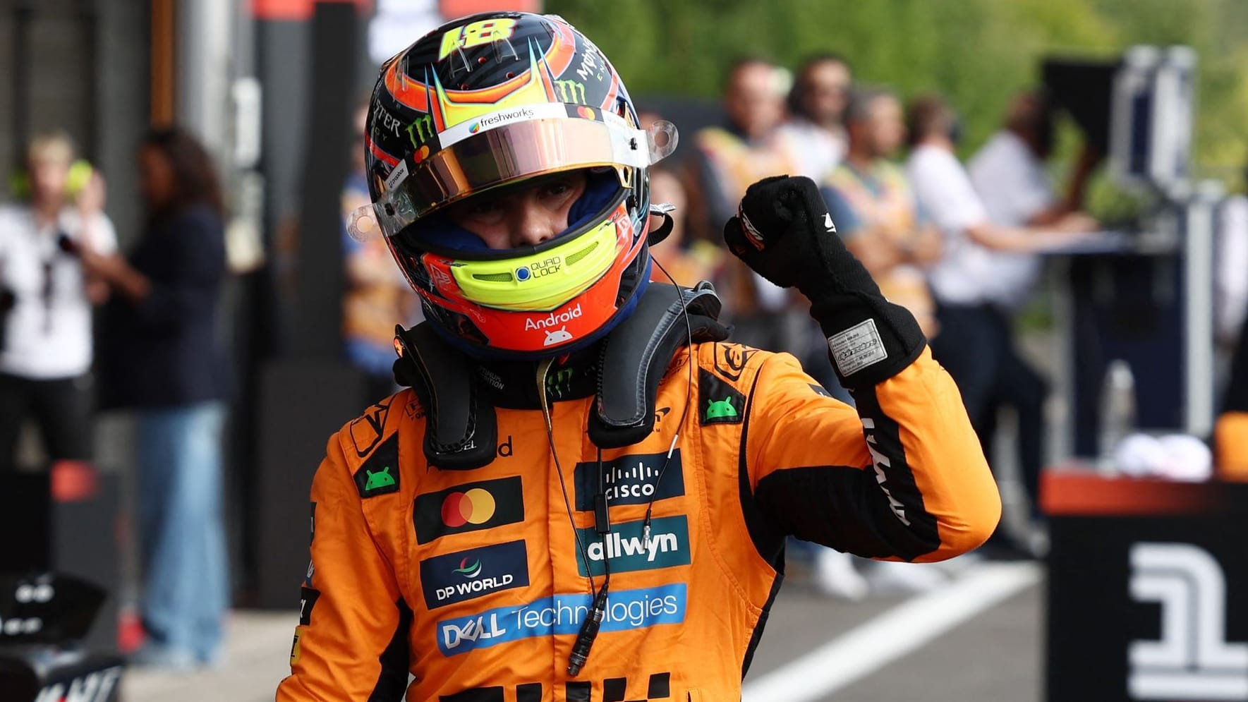 Die Faust geballt: Oscar Piastri nach dem Sprint-Qualifying in Belgien. Die Faust geballt: Oscar Piastri nach dem Sprint-Qualifying in Belgien.