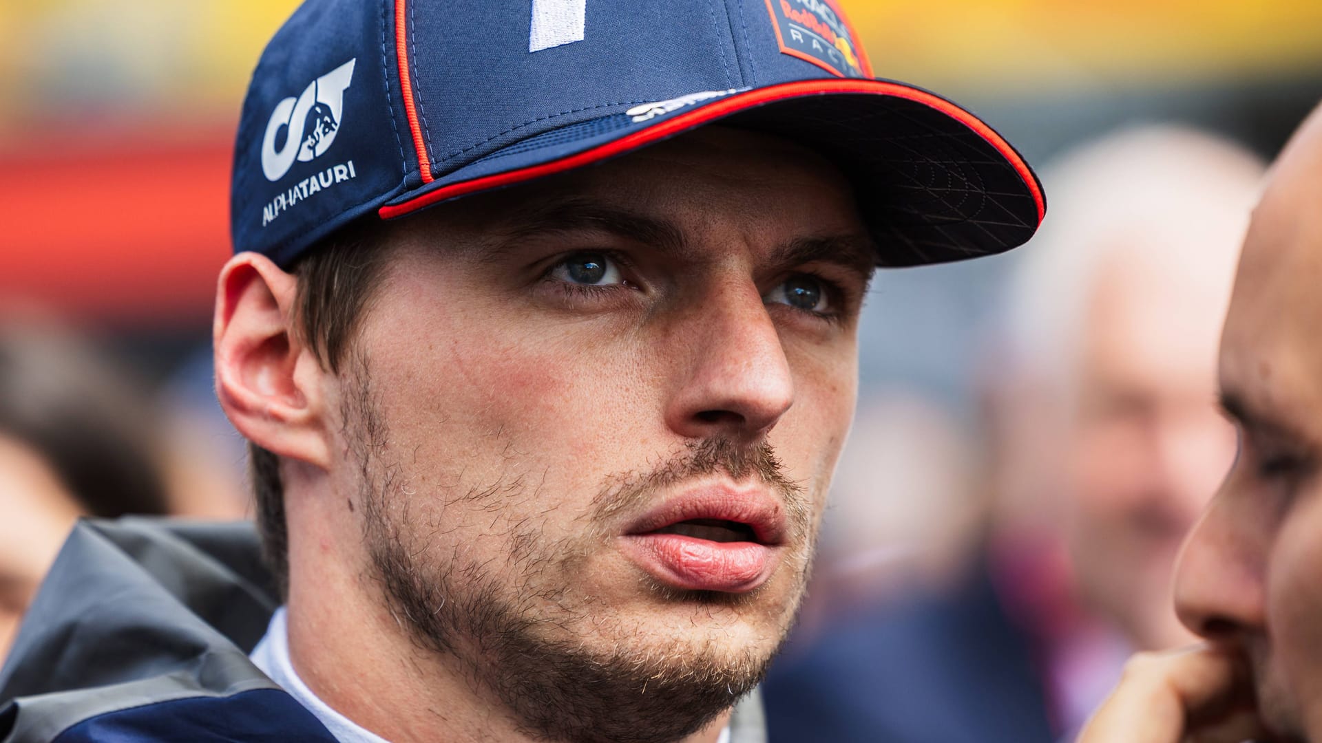 Nachdenklich: In der aktuellen Formel-1-Saison läuft es nicht wie gewohnt für Max Verstappen. Nachdenklich: In der aktuellen Formel-1-Saison läuft es nicht wie gewohnt für Max Verstappen.