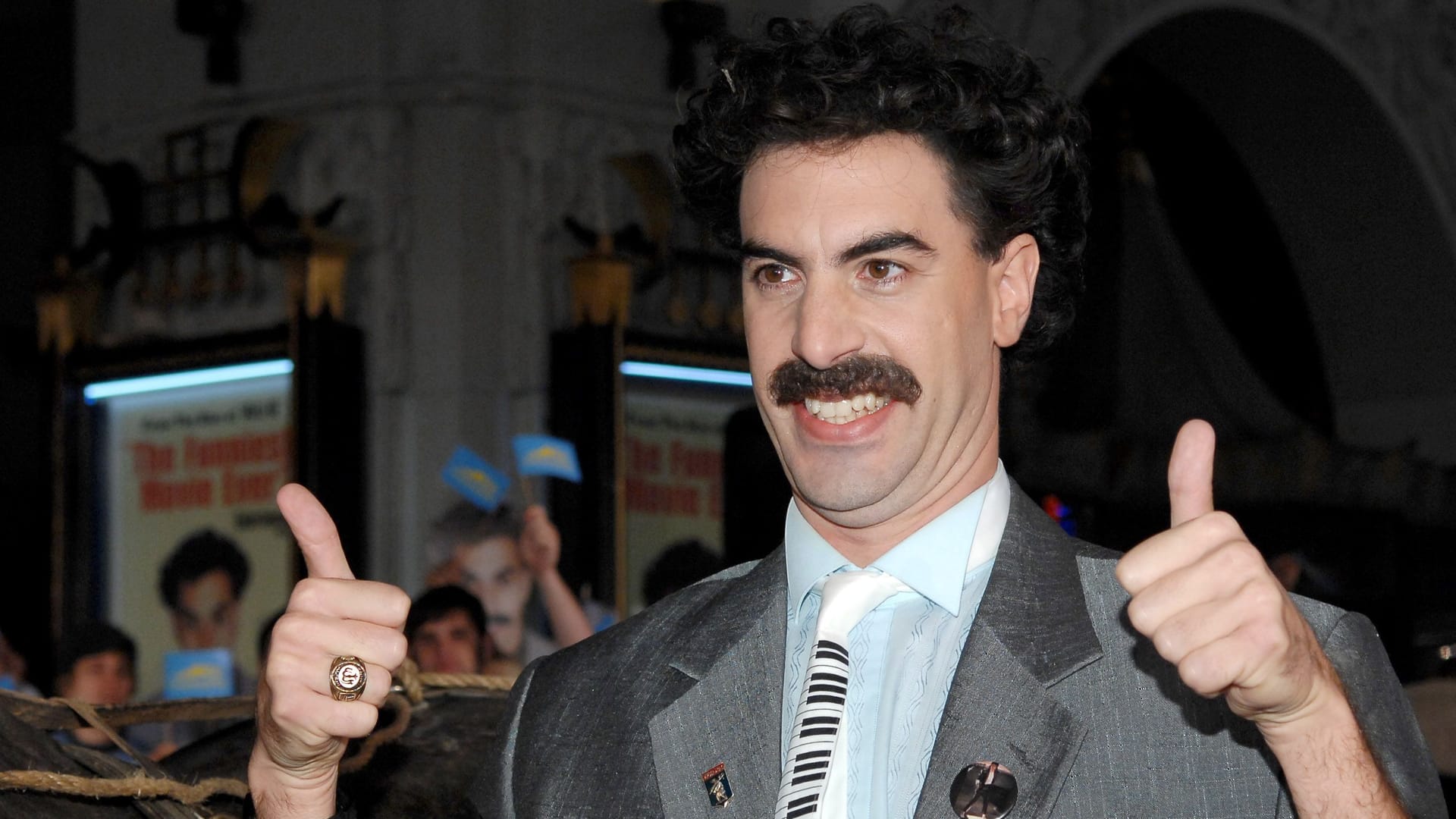 Sacha Baron Cohen: So sieht der Schauspieler nicht mehr aus. Sacha Baron Cohen: So sieht der Schauspieler nicht mehr aus.