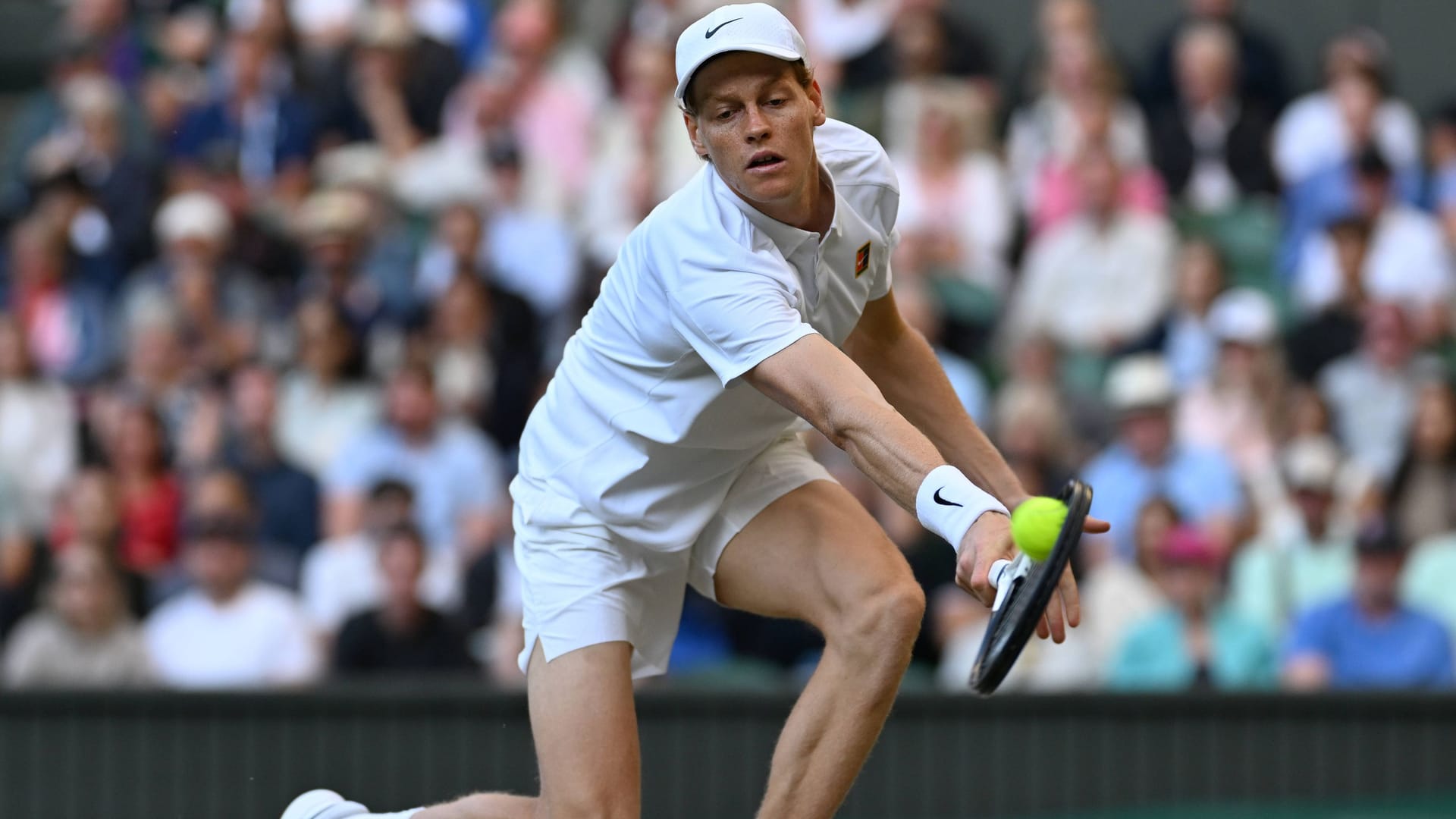 Jannik Sinner im Wimbledon-Achtelfinale gegen Gregor Dimitrov: Der Italiener ist Mitfavorit in London. Jannik Sinner im Wimbledon-Achtelfinale gegen Gregor Dimitrov: Der Italiener ist Mitfavorit in London.