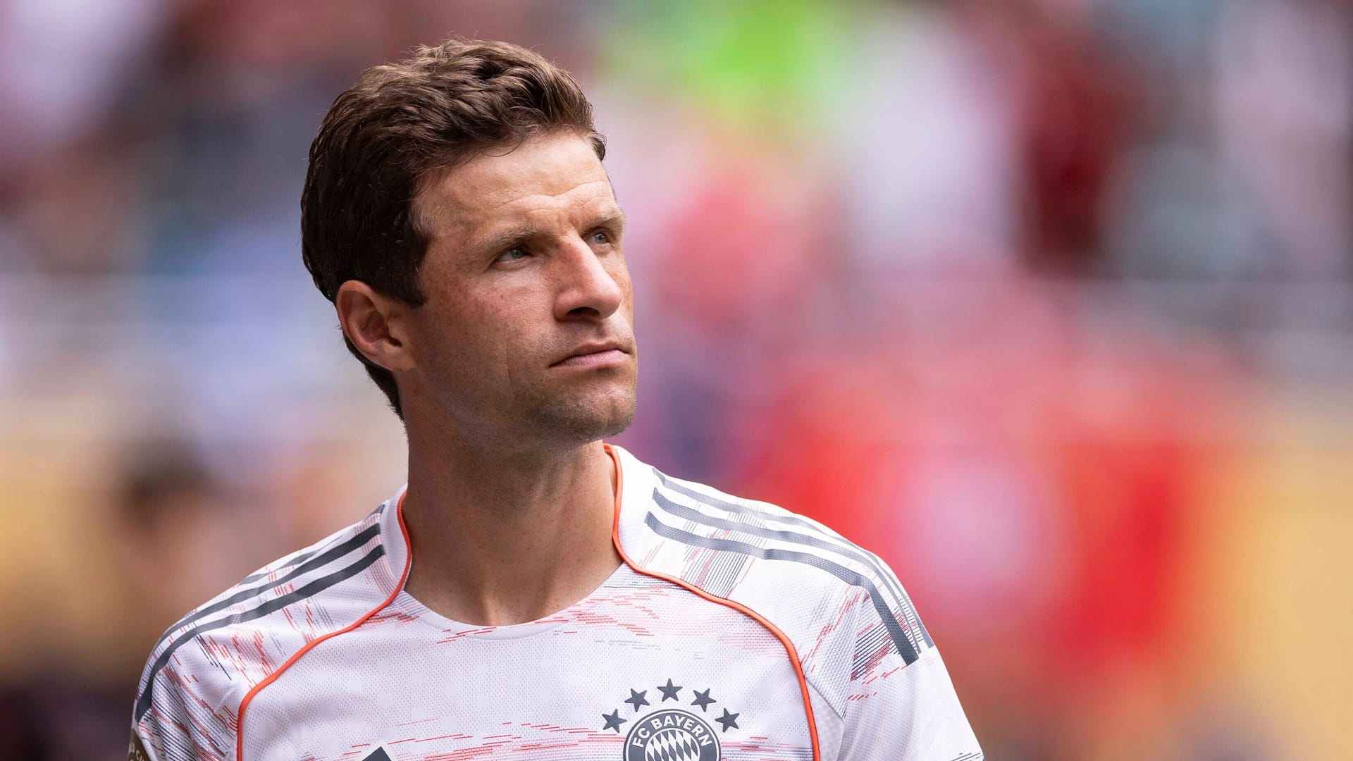 Thomas Müller: Er und seine Mitspieler vom FC Bayern zeigten sich betroffen vom Tod Diogo Jotas.