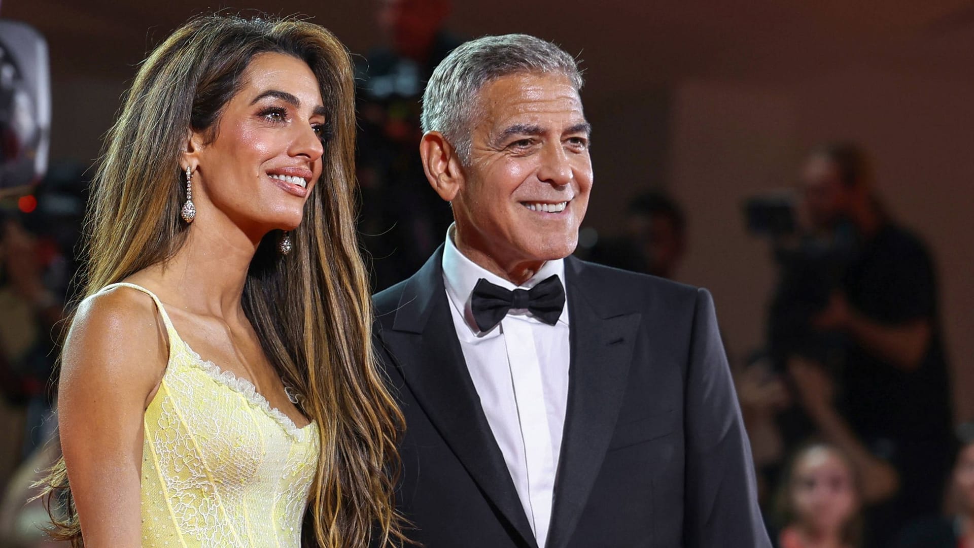 Amal und George Clooney: Die beiden sind Eltern von Zwillingen. Amal und George Clooney: Die beiden sind Eltern von Zwillingen.