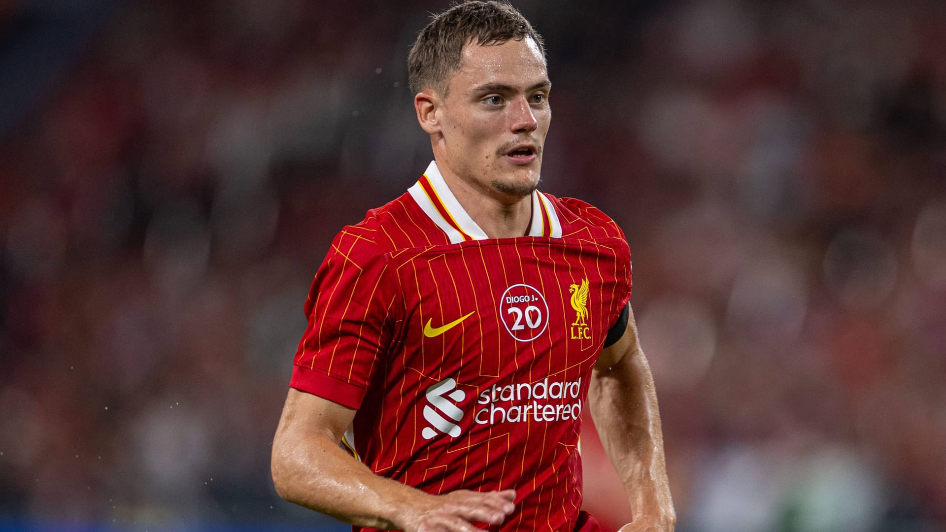 Erster öffentlicher Auftritt im "Reds"-Trikot: Florian Wirtz im Liverpool-Test gegen Milan. Erster öffentlicher Auftritt im "Reds"-Trikot: Florian Wirtz im Liverpool-Test gegen Milan.