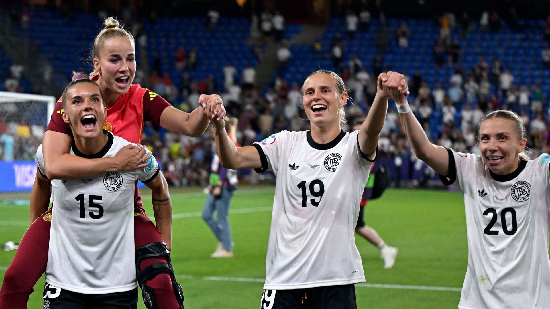 Selina Cerci, Giulia Gwinn, Klara Bühl und Elisa Senß (v. l. n. r.): Deutschland steht im EM-Halbfinale. Selina Cerci, Giulia Gwinn, Klara Bühl und Elisa Senß (v. l. n. r.): Deutschland steht im EM-Halbfinale.