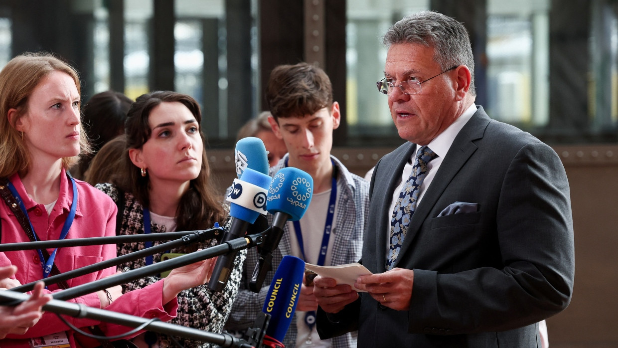 Handelskommissar Maroš Šefčovič tritt in Brüssel vor die Kamera