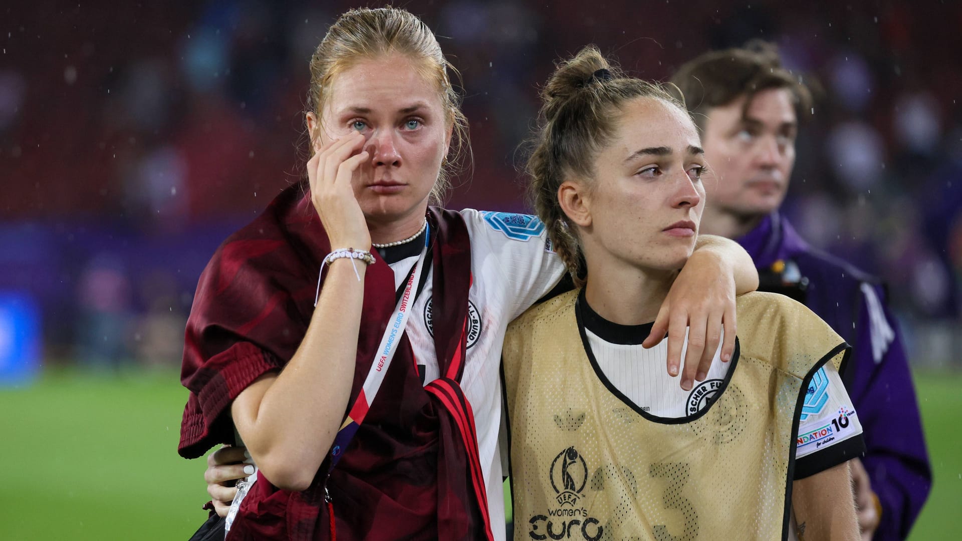 Trauer bei Sjoeke Nüsken und Sophia Kleinherne: Das deutsche Team hat das EM-Finale verpasst. Trauer bei Sjoeke Nüsken und Sophia Kleinherne: Das deutsche Team hat das EM-Finale verpasst.