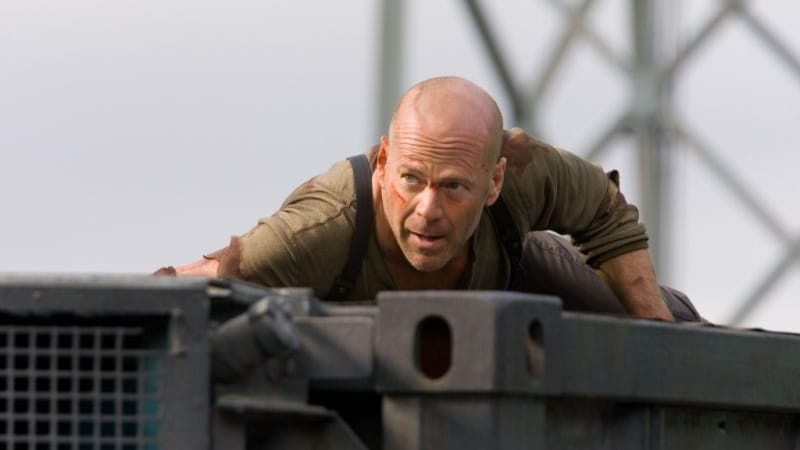 Schauspieler Bruce Willis ist in einer Szene aus dem Actionfilm "Stirb langsam 4.0" zu sehen. Schauspieler Bruce Willis ist in einer Szene aus dem Actionfilm "Stirb langsam 4.0" zu sehen.