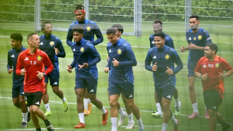 Cristiano Ronaldo (Mitte) trainiert mit Mitspielern seines Clubs Al-Nassr in Saalfelden. Cristiano Ronaldo (Mitte) trainiert mit Mitspielern seines Clubs Al-Nassr in Saalfelden.