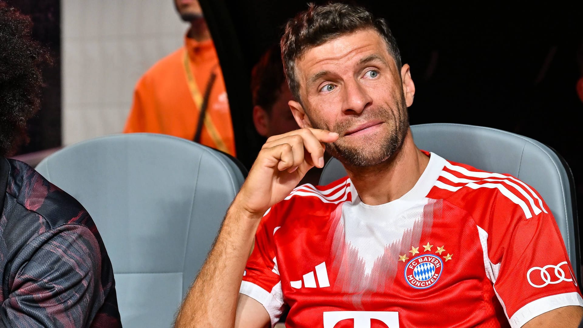 Thomas Müller auf der Bayern-Bank: Die Partie in Atlanta war seine letzte für die Münchner. Thomas Müller auf der Bayern-Bank: Die Partie in Atlanta war seine letzte für die Münchner.