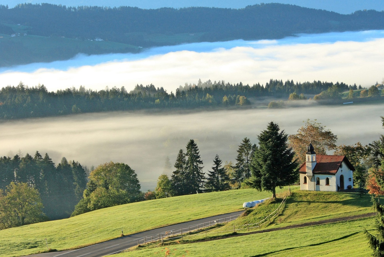 Wiesen im Allgäu: Für Einheimische beginnen in der Urlaubsregion die Ferien später.
