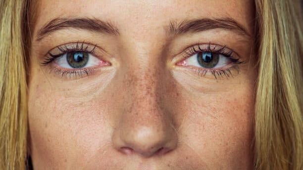 Ein Blick aufs Gesicht: Sie befindet sich direkt vor unseren Augen und doch können wir die eigene Nase nicht wirklich sehen. Ein Blick aufs Gesicht: Sie befindet sich direkt vor unseren Augen und doch können wir die eigene Nase nicht wirklich sehen.