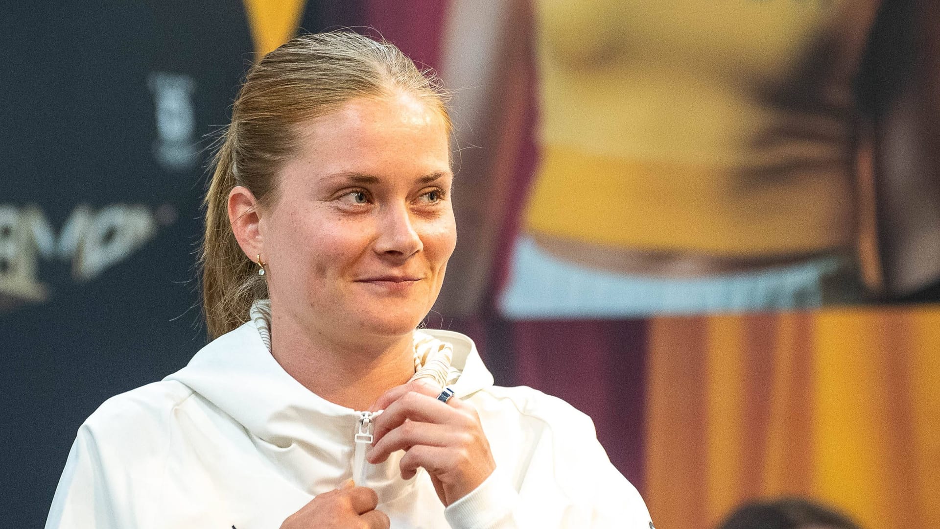 Sjoeke Nüsken: Sie steht während der Fußball-Europameisterschaft der Frauen für Deutschland auf dem Platz. Sjoeke Nüsken: Sie steht während der Fußball-Europameisterschaft der Frauen für Deutschland auf dem Platz.