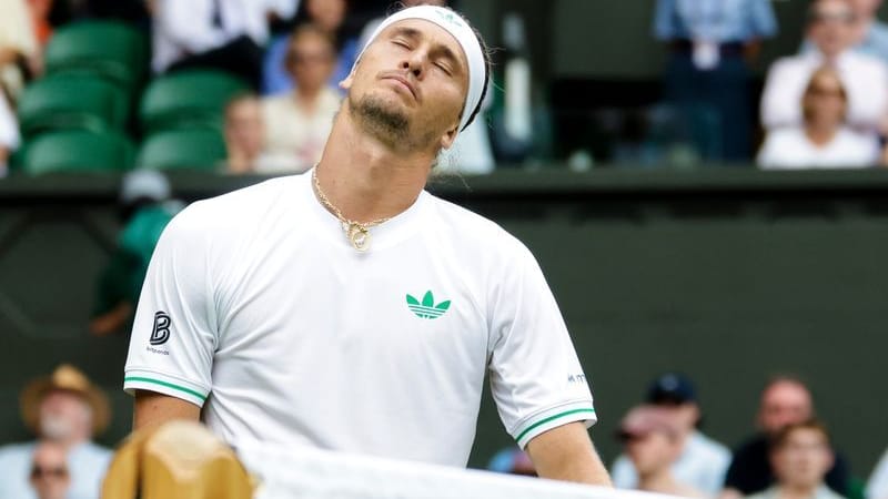 Beim Rasenturnier in Wimbledon schied Zverev schon in der ersten Runde aus. Danach sprach er von mentalen Problemen. Beim Rasenturnier in Wimbledon schied Zverev schon in der ersten Runde aus. Danach sprach er von mentalen Problemen.