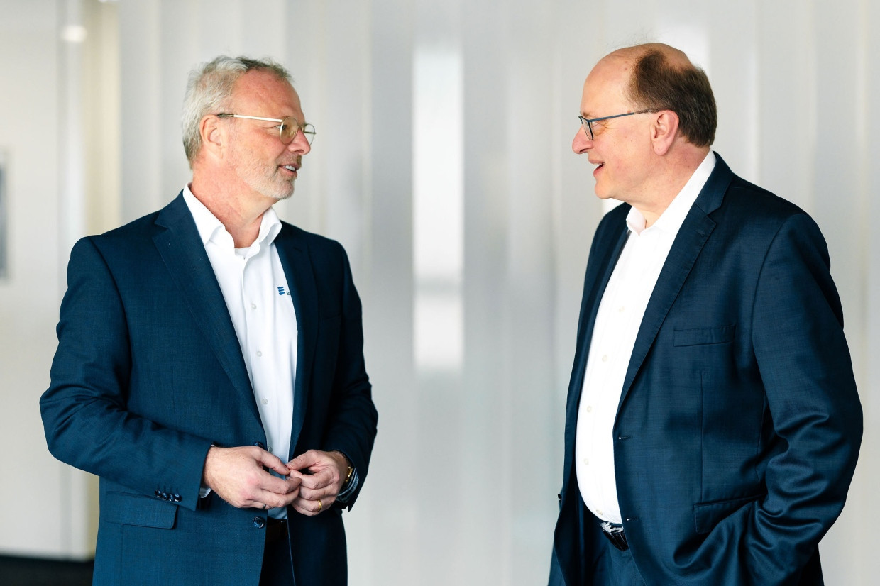 Martin Peters (rechts), geschäftsführender Gesellschafter von Eberspächer, und Jörg Steins, Geschäftsführer (CEO) des Autozulieferers.