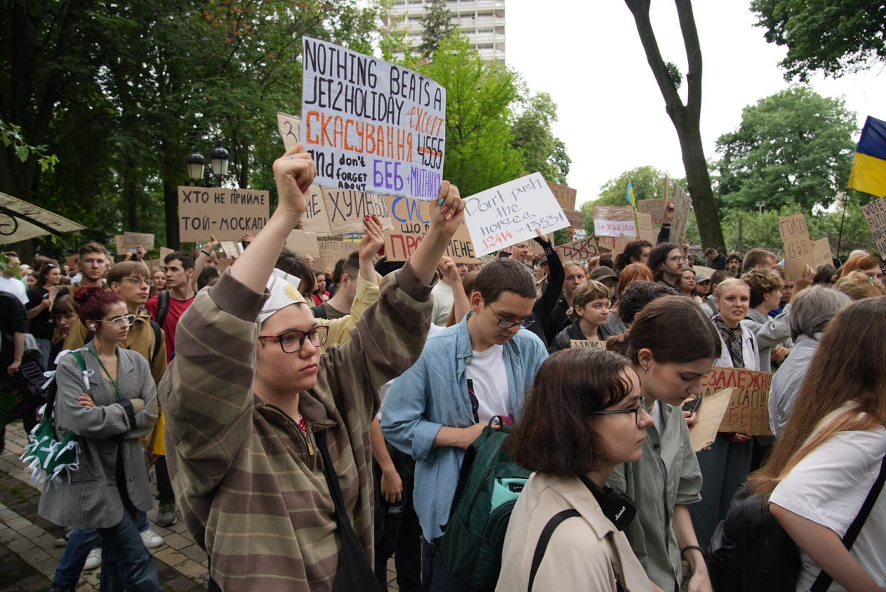 Demonstranten vor der Abstimmung im ukrainischen Parlament in Kiew