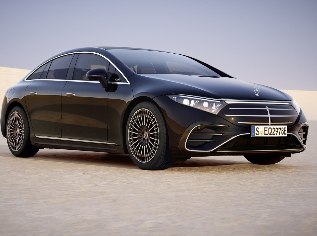Schwacher Erfolg: Mercedes EQS, Luxuslimousine mit Elektroantrieb, flacher Schnauze und nur noch angedeutetem geschlossenen Grill.