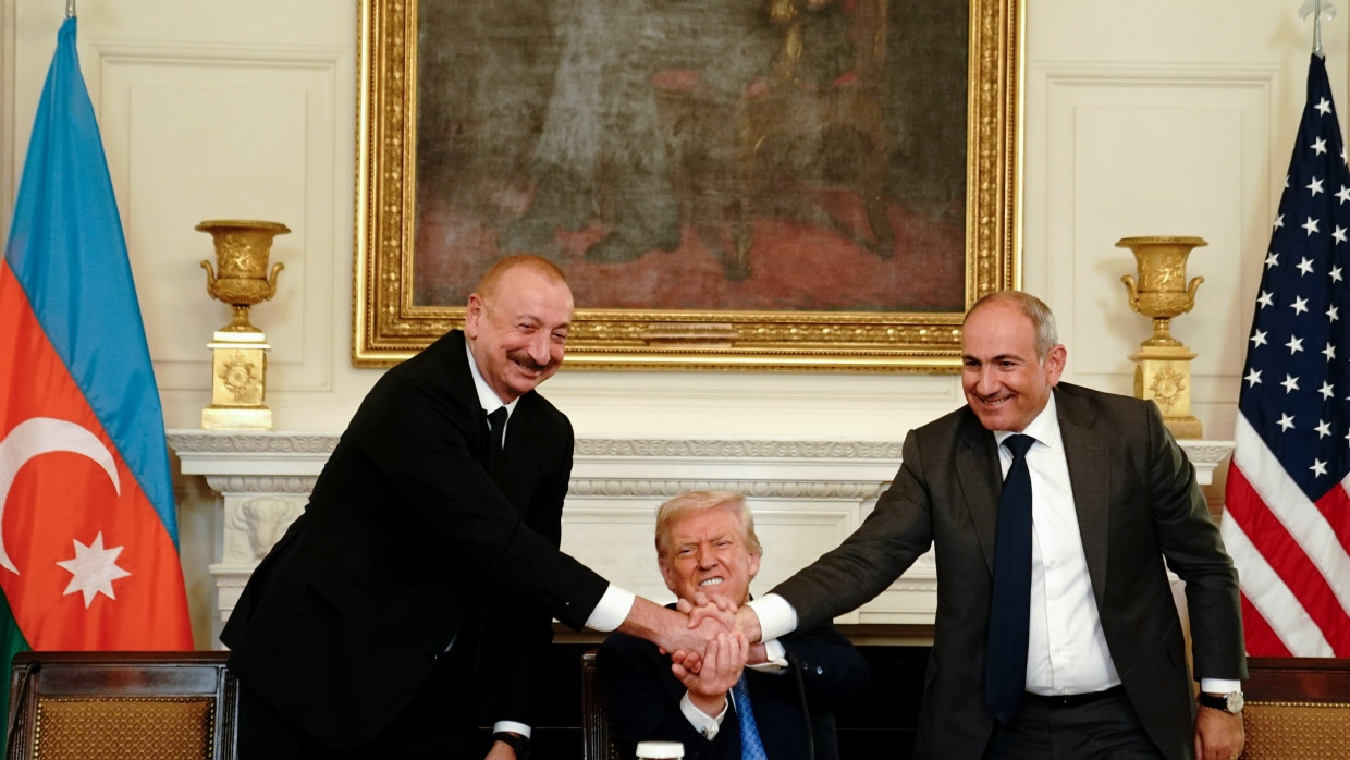 Aserbaidschans Präsident Ilham Alijew, US-Präsident Donald Trump und Armeniens Ministepräsident Nikol Paschinjan (von links nach rechts) am 8. August