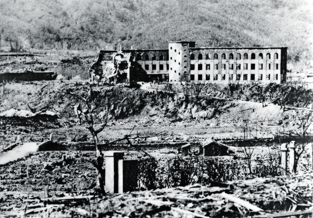 Die verwüstete Shiroyama-Grundschule im August 1945 in Nagasaki