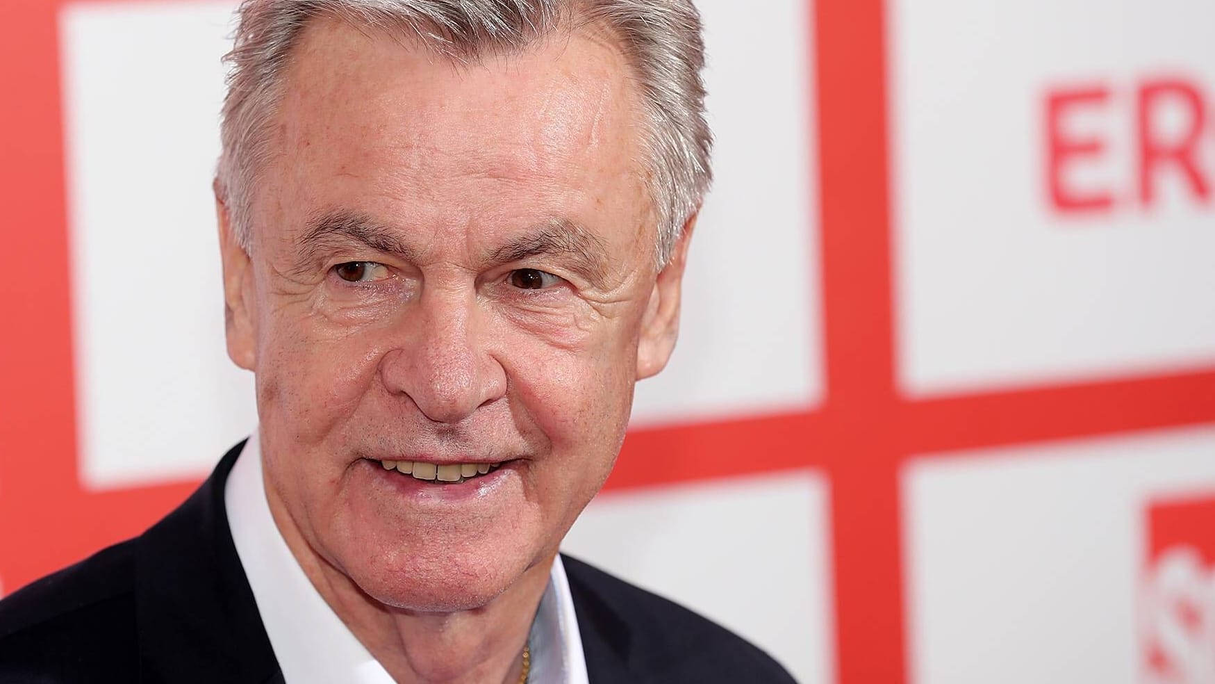 Ottmar Hitzfeld: Er war viele Jahre als Fußballtrainer im Einsatz. Ottmar Hitzfeld: Er war viele Jahre als Fußballtrainer im Einsatz.