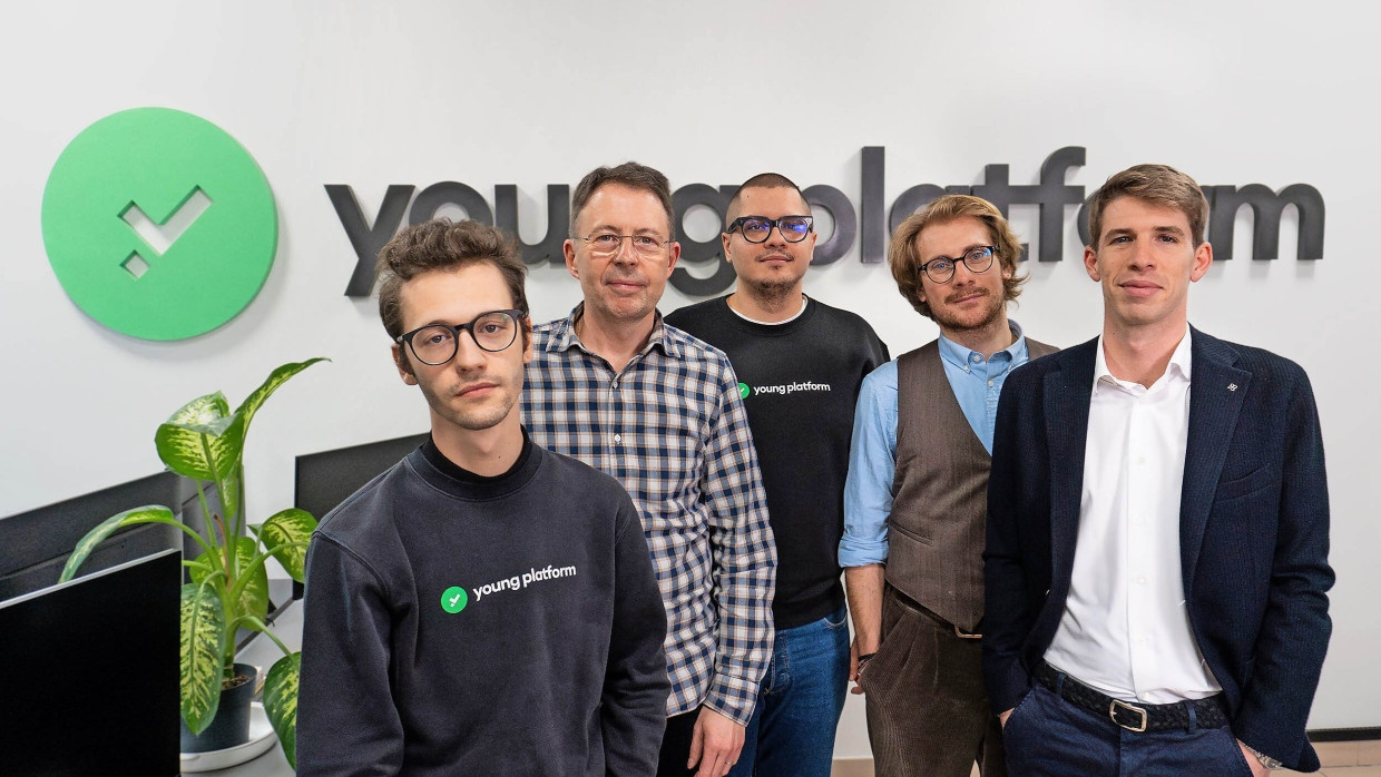 Das Führungsteam von Young Platform: Nicolas Bertrand, Vorsitzender des Verwaltungsrats (zweiter von links)