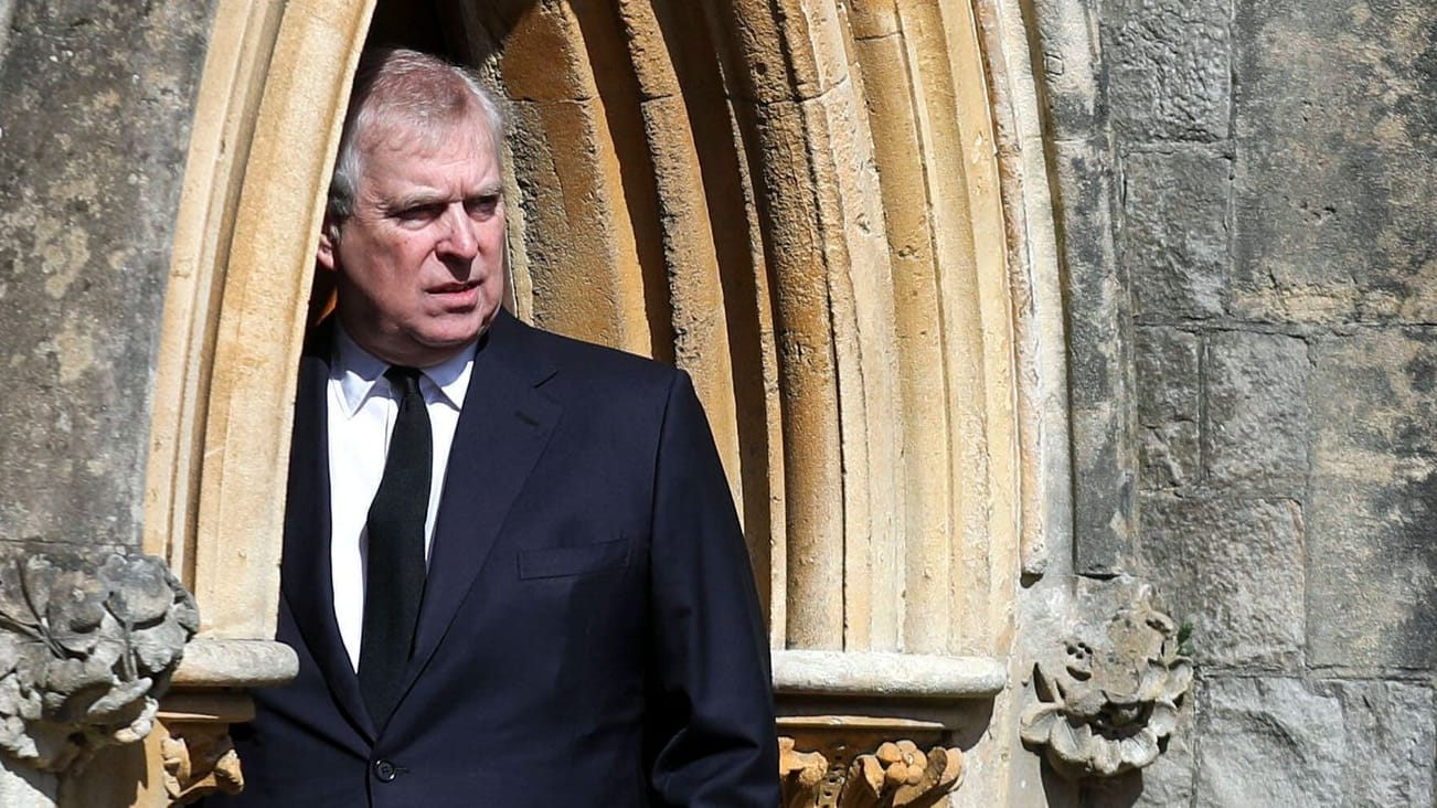 Prinz Andrew: Der in Ungnade gefallene Prinz aus dem britischen Königshaus. Prinz Andrew: Der in Ungnade gefallene Prinz aus dem britischen Königshaus.