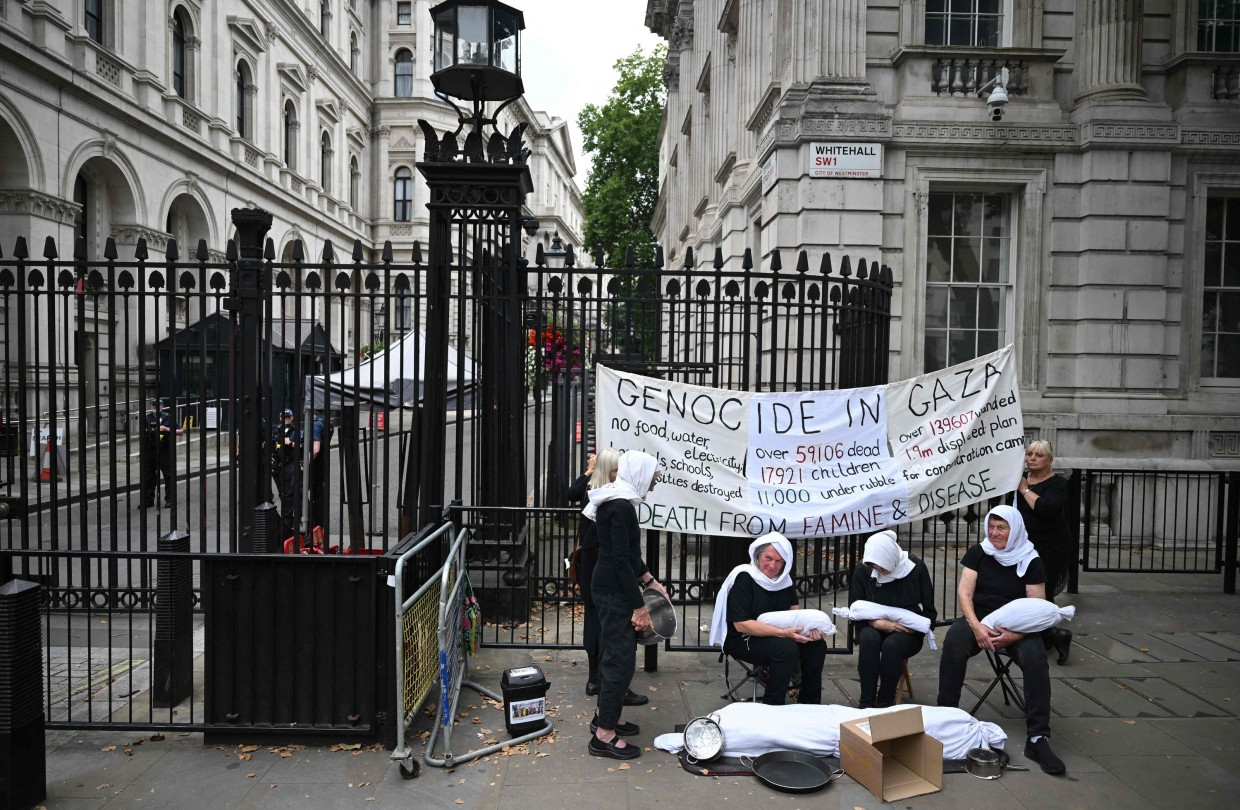 Im Ausland wird der Völkermordvorwurf schon lange erhoben. Hier protestieren propalästinensische Aktivisten am 29. Juli vor der Downing Street in London.