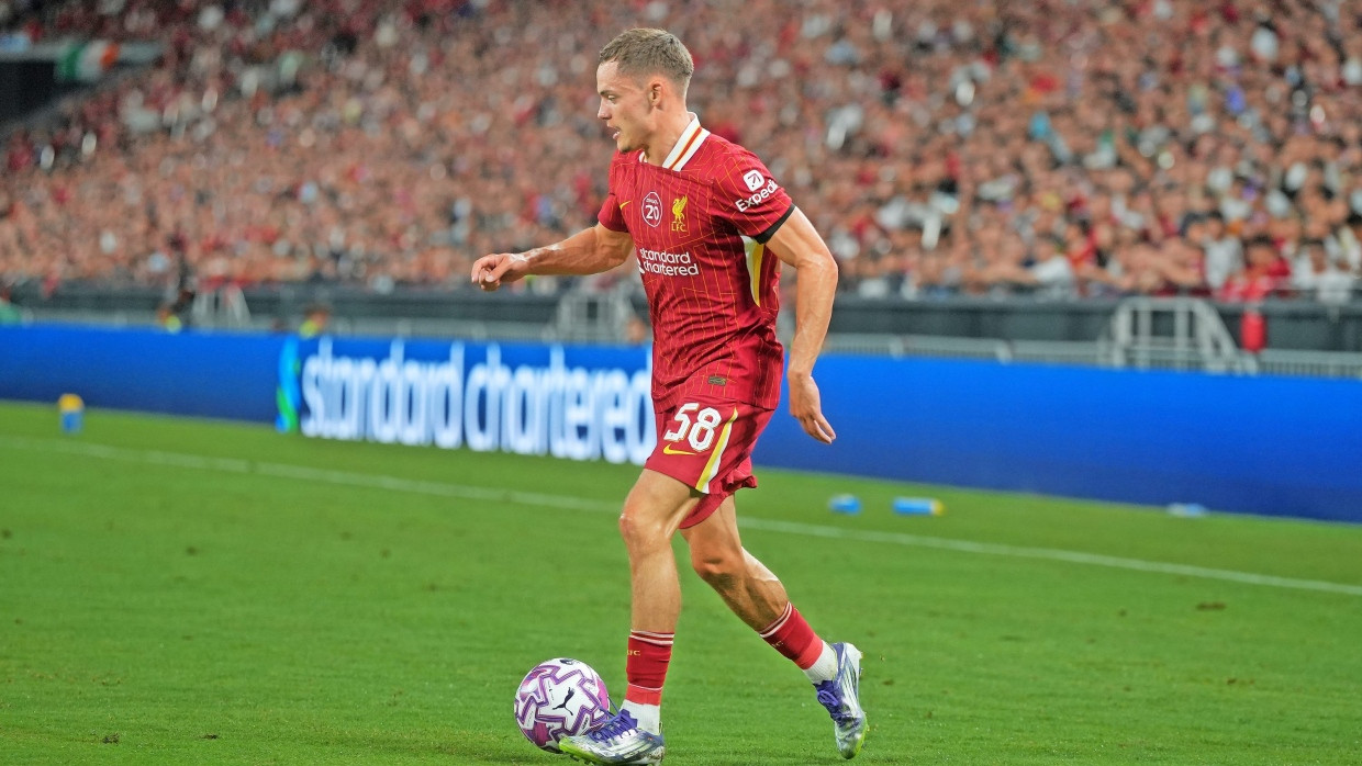 Neues Trikot, hohe Erwartungen: Liverpool-Profi Florian Wirtz im Testspiel seines neuen Vereins gegen den AC Mailand in Hongkong