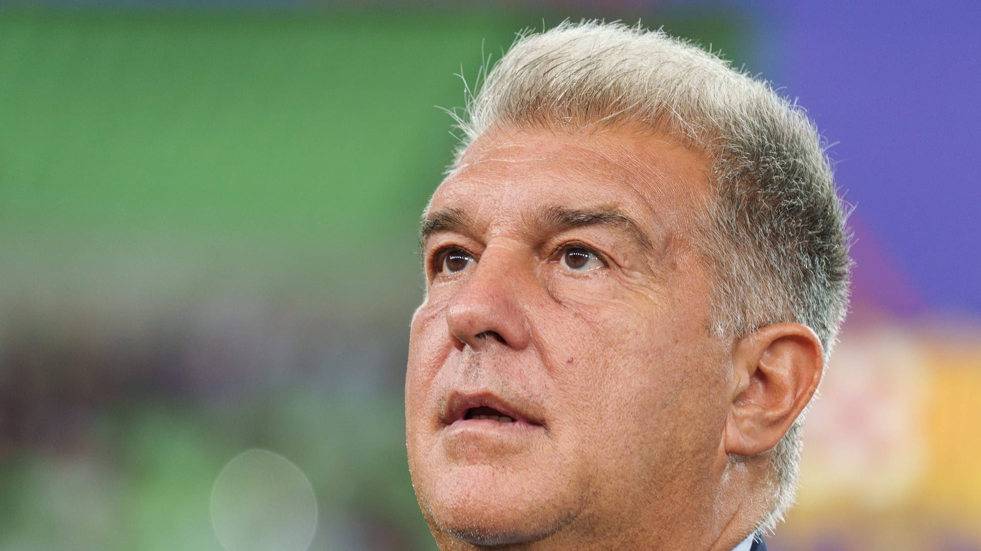 Joan Laporta: Der Präsident des FC Barcelona denkt über drastische Maßnahmen nach, um die finanzielle Situation des Klubs zu verbessern. Joan Laporta: Der Präsident des FC Barcelona denkt über drastische Maßnahmen nach, um die finanzielle Situation des Klubs zu verbessern.