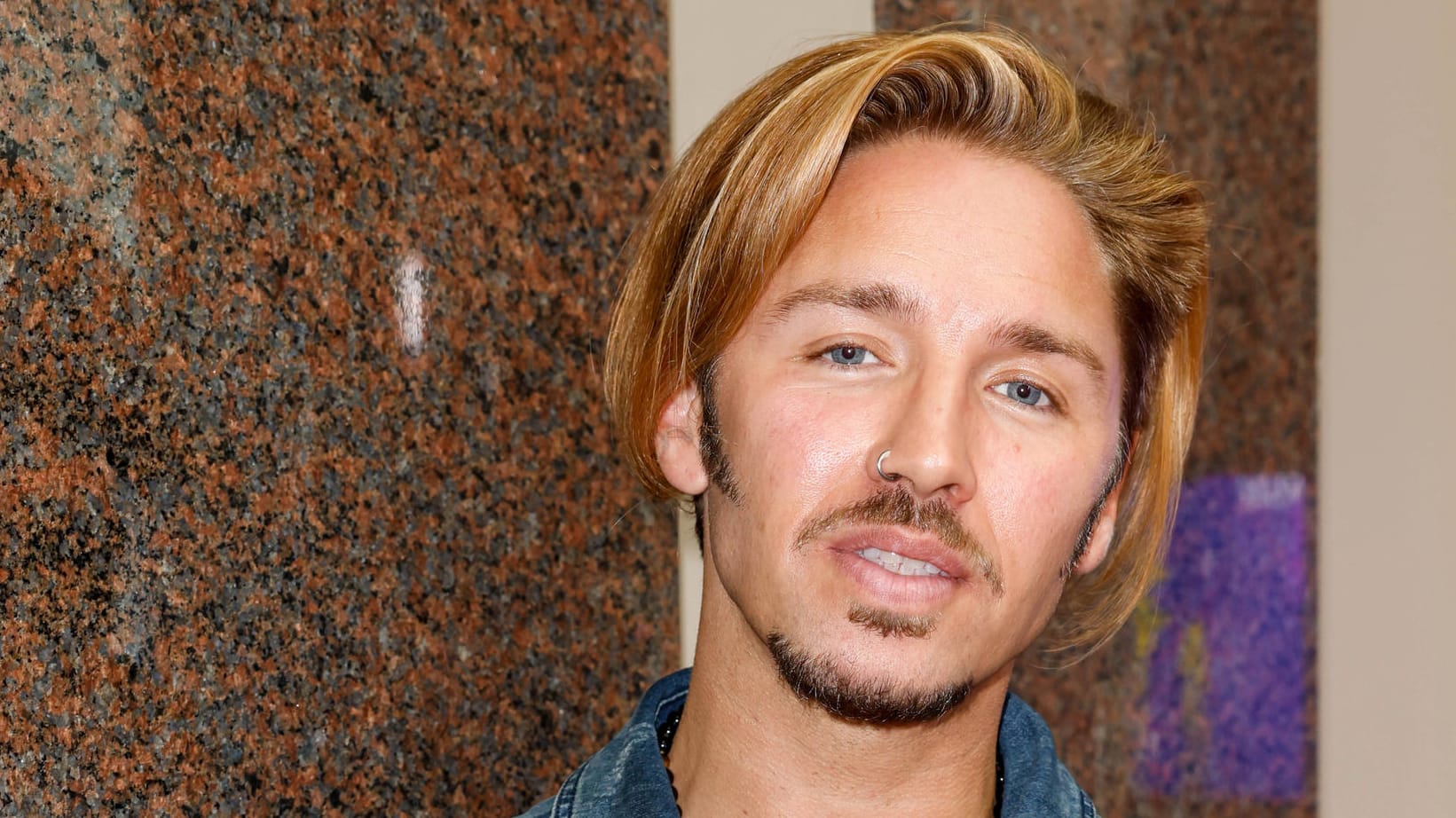 Gil Ofarim: Der Musiker soll angeblich ins TV zurückkehren. Gil Ofarim: Der Musiker soll angeblich ins TV zurückkehren.