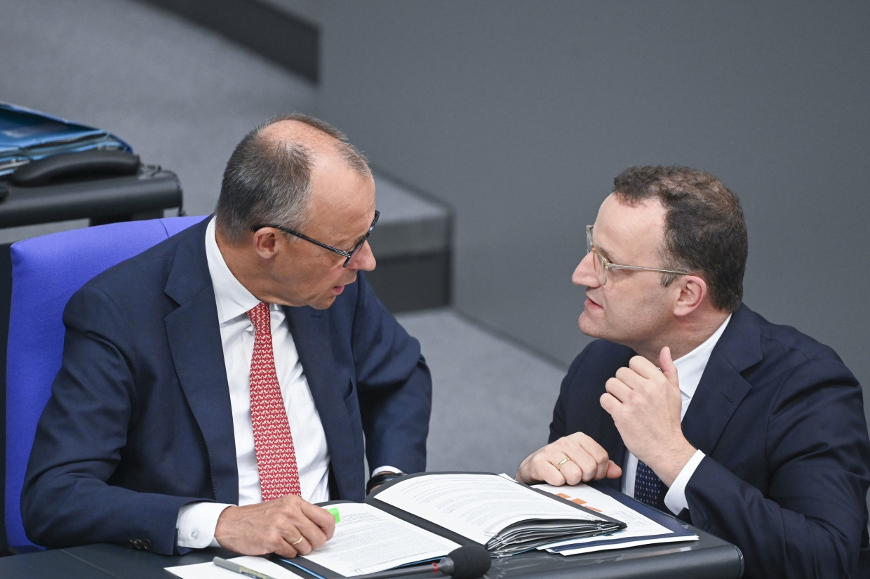 Merz und Spahn im Juli im Bundestag