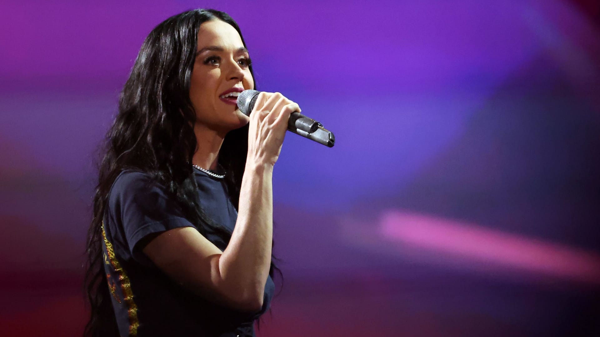 Katy Perry: Bei ihrem Konzert kam es zu einem Zwischenfall. Katy Perry: Bei ihrem Konzert kam es zu einem Zwischenfall.