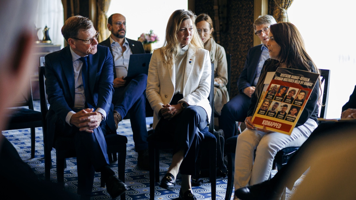 Außenminister Johann Wadephul (CDU) und die stellvertretende SPD-Fraktionschefin Siemtje Möller treffen in Jerusalem Angehörige der von der Hamas entführten Geiseln
