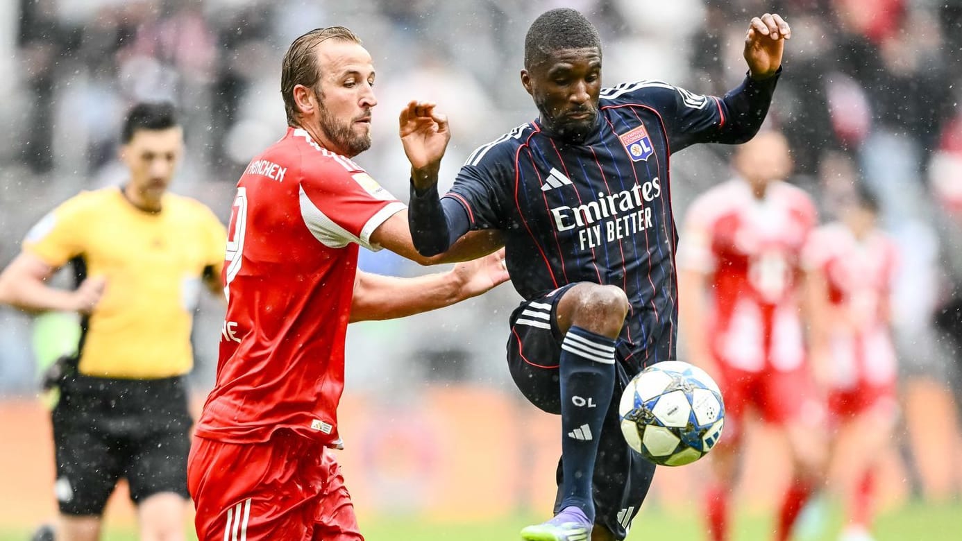 Harry Kane (l.) im Duell mit Lyons Clinton Mata. Harry Kane (l.) im Duell mit Lyons Clinton Mata.