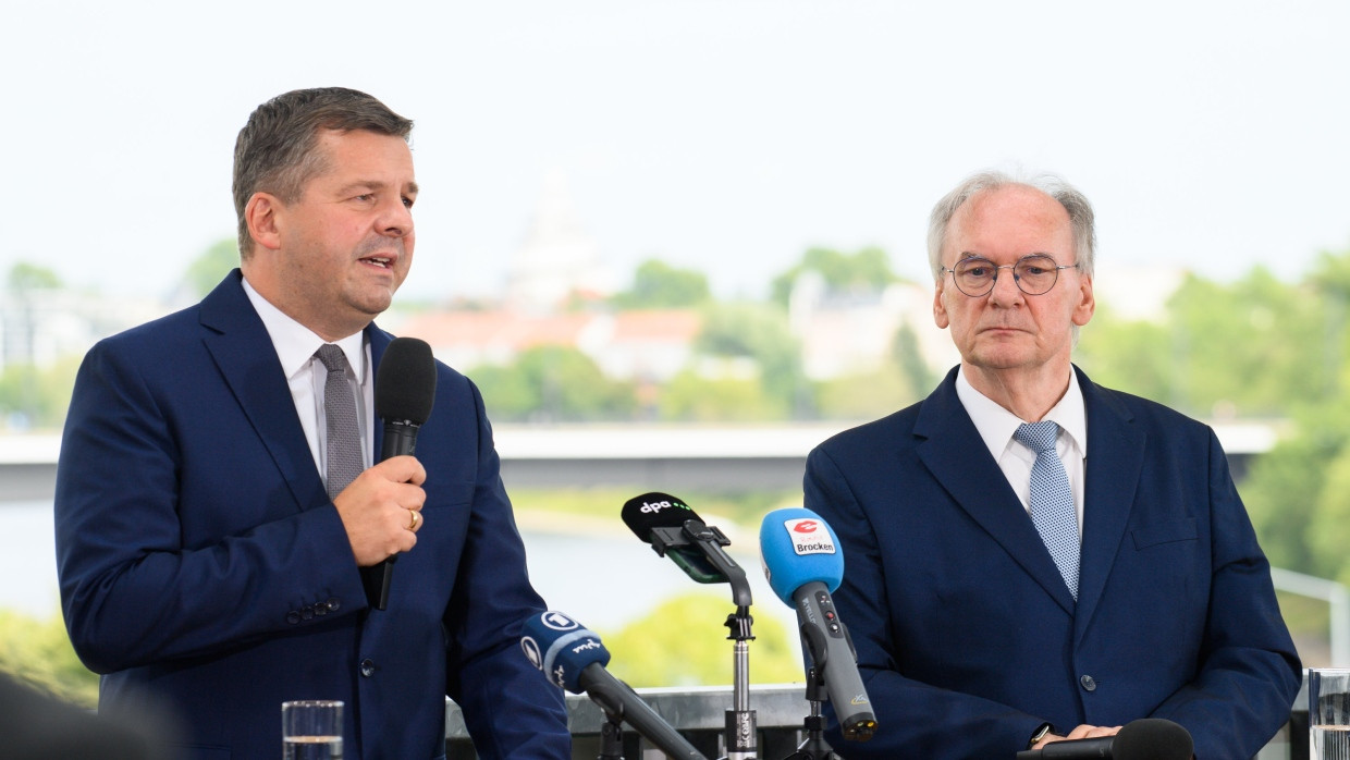 Sven Schulze, der Landesvorsitzende der CDU Sachsen-Anhalt, und Ministerpräsident Reiner Haseloff