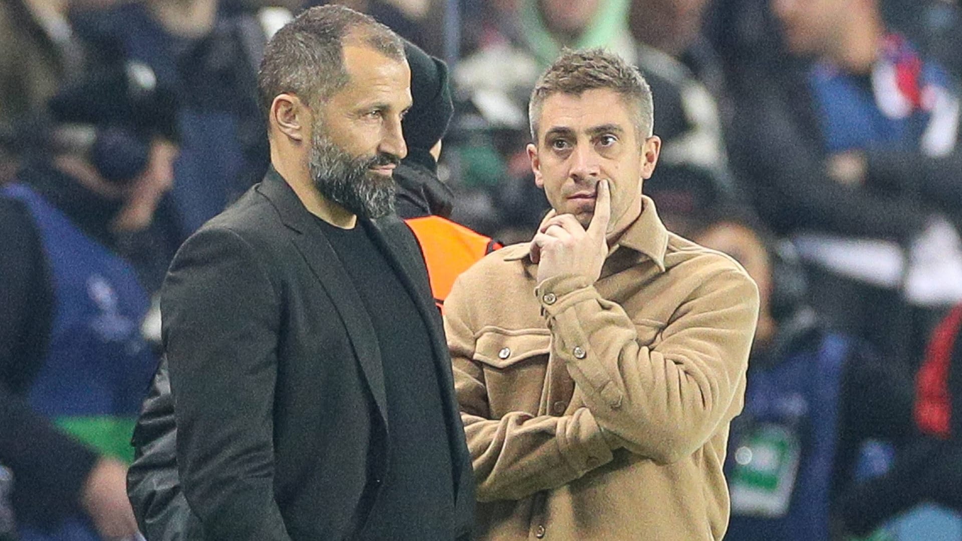 Marco Neppe (r.) neben Bayern-Sportvorstand Hasan Salihamidžić: Geht auch der Technische Direktor?