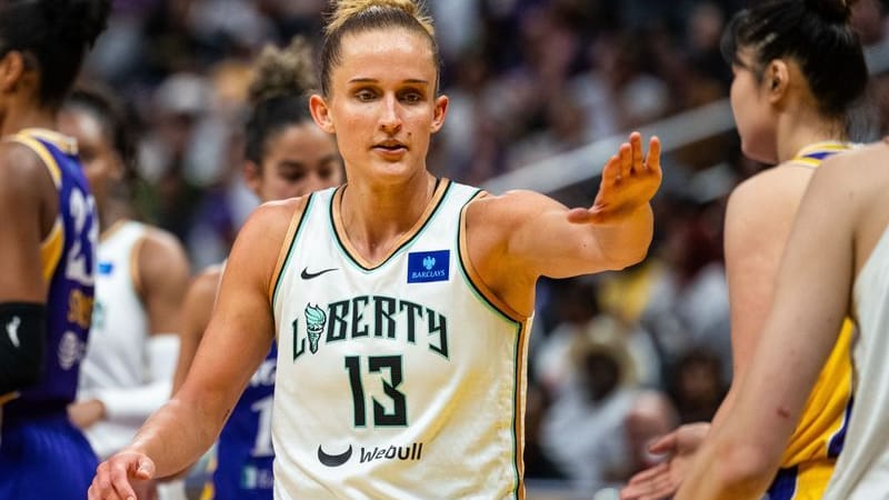 Basketballerin Leonie Fiebich in Aktion. Basketballerin Leonie Fiebich in Aktion.