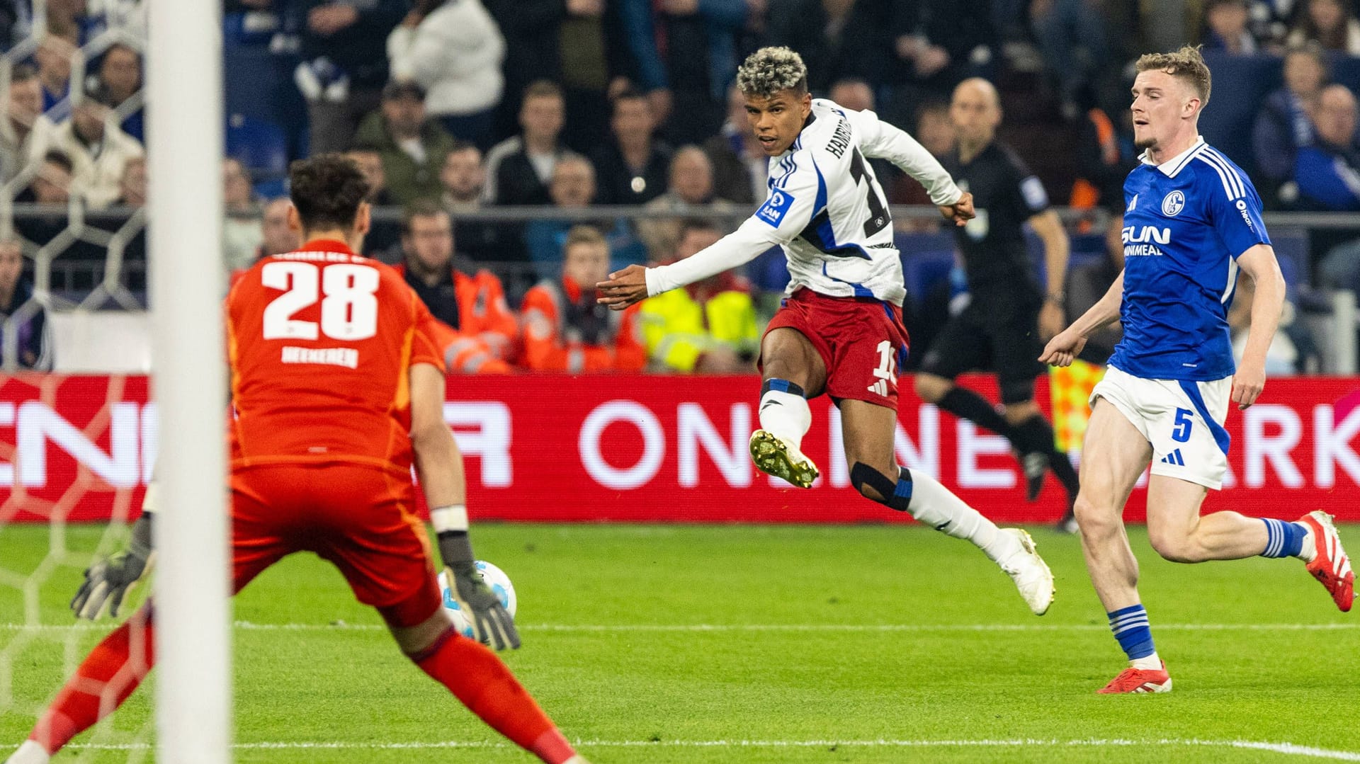 Ransford Königsdörffer (M.): Er brachte den HSV zwischenzeitlich in Führung. Ransford Königsdörffer (M.): Er brachte den HSV zwischenzeitlich in Führung.