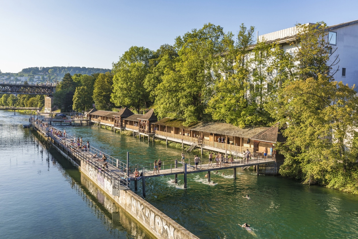 Kostenloser Eintritt: Am Limmat in Zürich ist das Flussbad schon länger möglich.