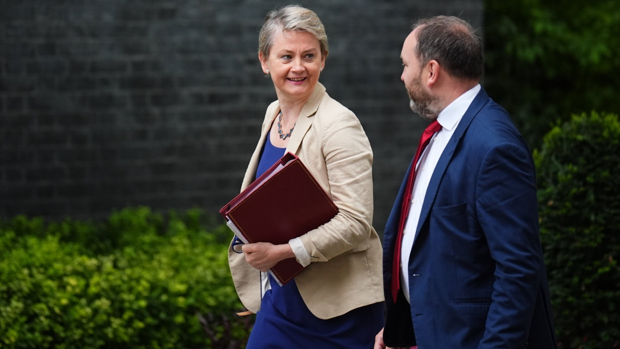 Füllt die parlamentarische Sommerpause mit neuen Regelungen: die britische Innenministerin Yvette Cooper