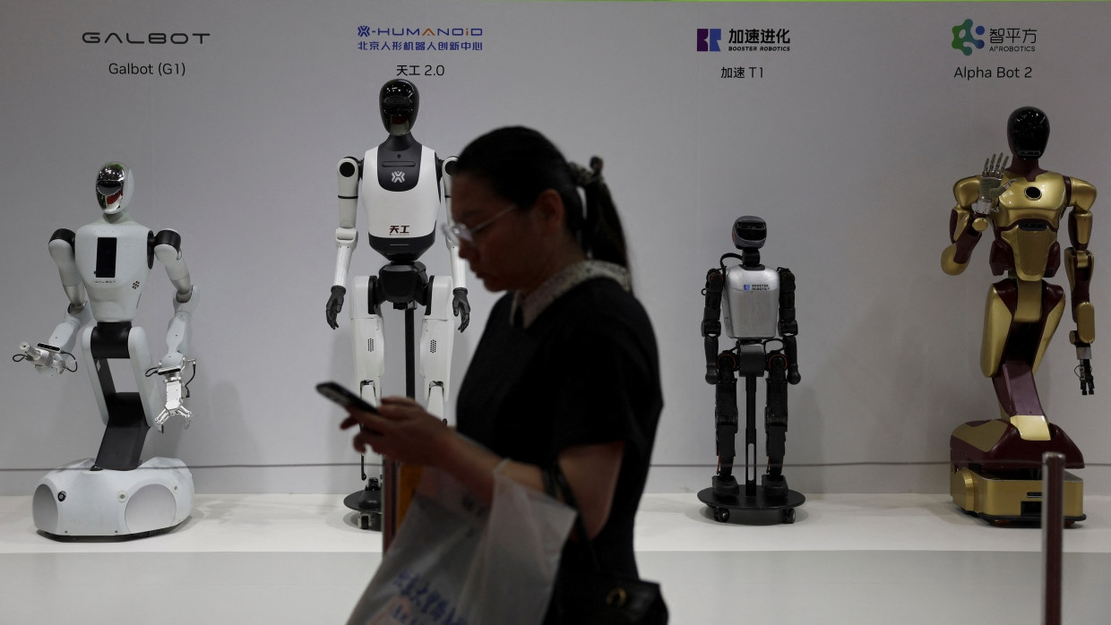 Humanoide Roboter am Nvidia-Stand in Peking: Synthetische Trainingsdaten und neue KI-Modelle treiben die Entwicklung flexibler Roboter voran.
