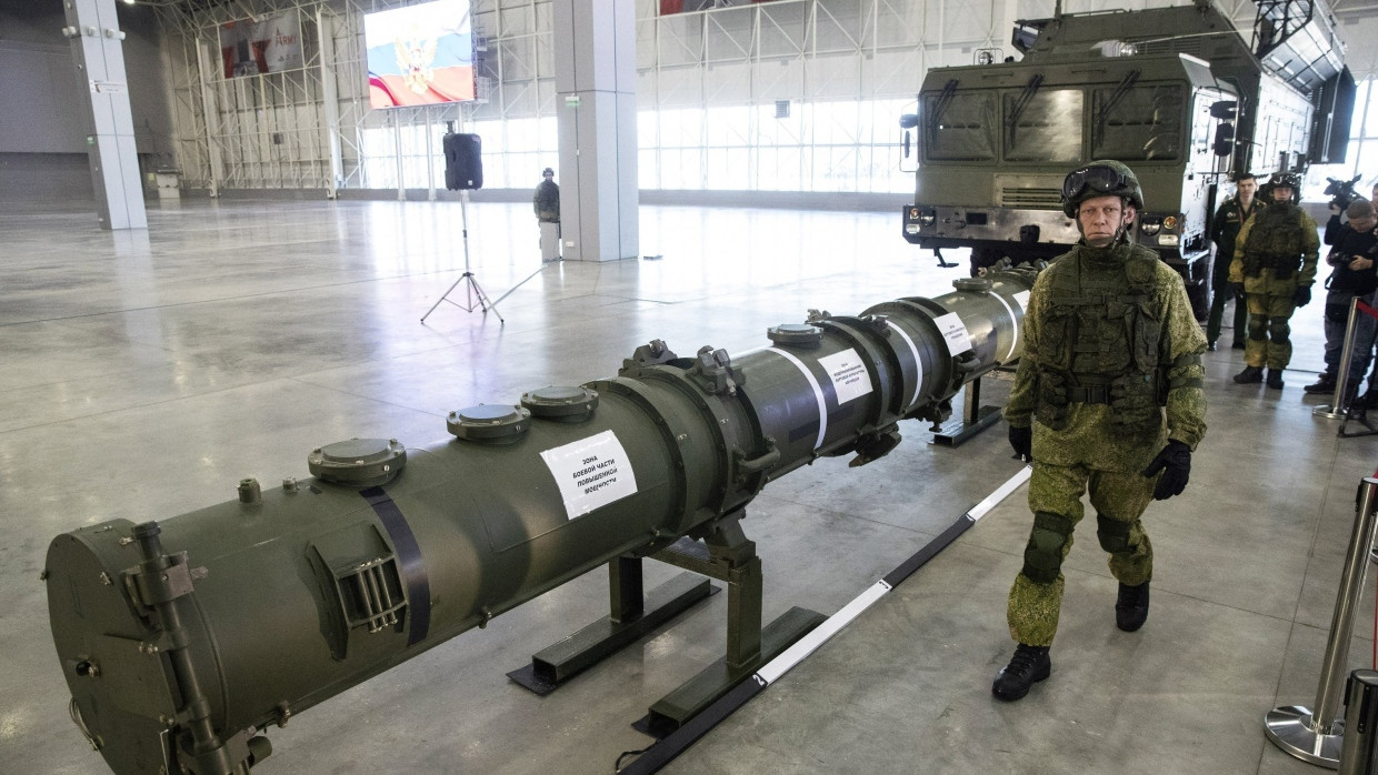 Diese Aufnahme aus dem Jahr 2019 soll eine russische Mittelstreckenrakete in Kubinka bei Moskau zeigen.