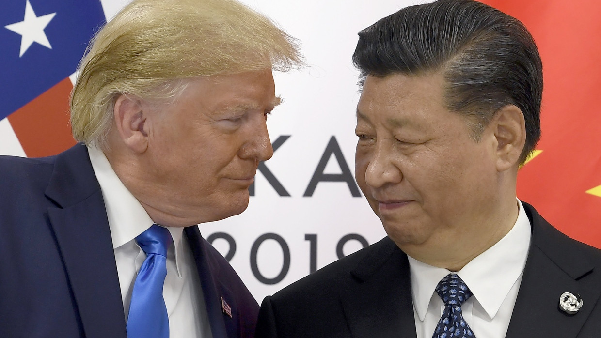 Präsident Donald Trump (l) trifft den chinesischen Präsidenten Xi Jinping 2019 während eines Treffens am Rande des G20-Gipfels.