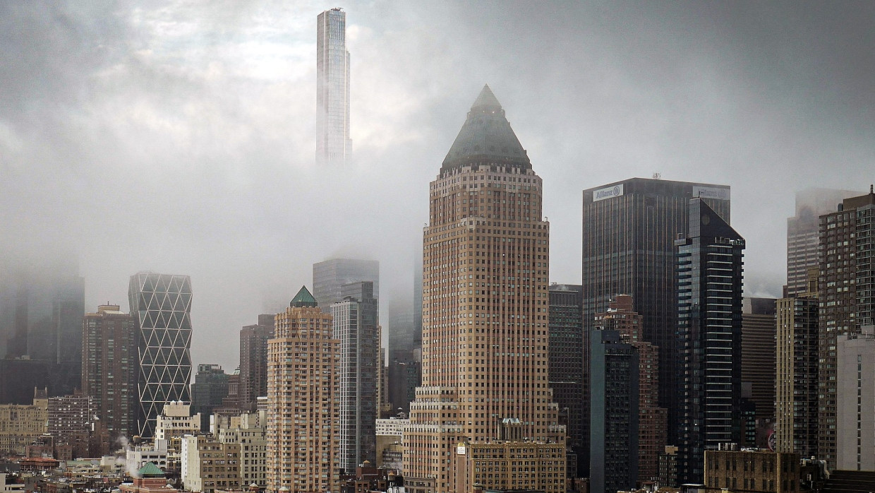 Düstere Stimmung über New York: Präsident Trumps Zollpolitik und die Jagd auf illegale Einwanderer könnten den USA Inflation und Rezession bringen.